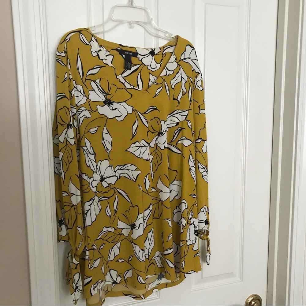 New Alfani top! - Picture 1 of 4